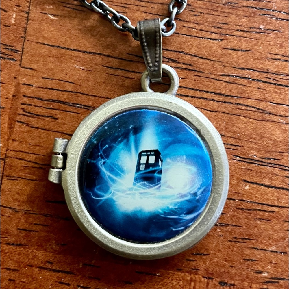 Doctor Who Tardiff Locket